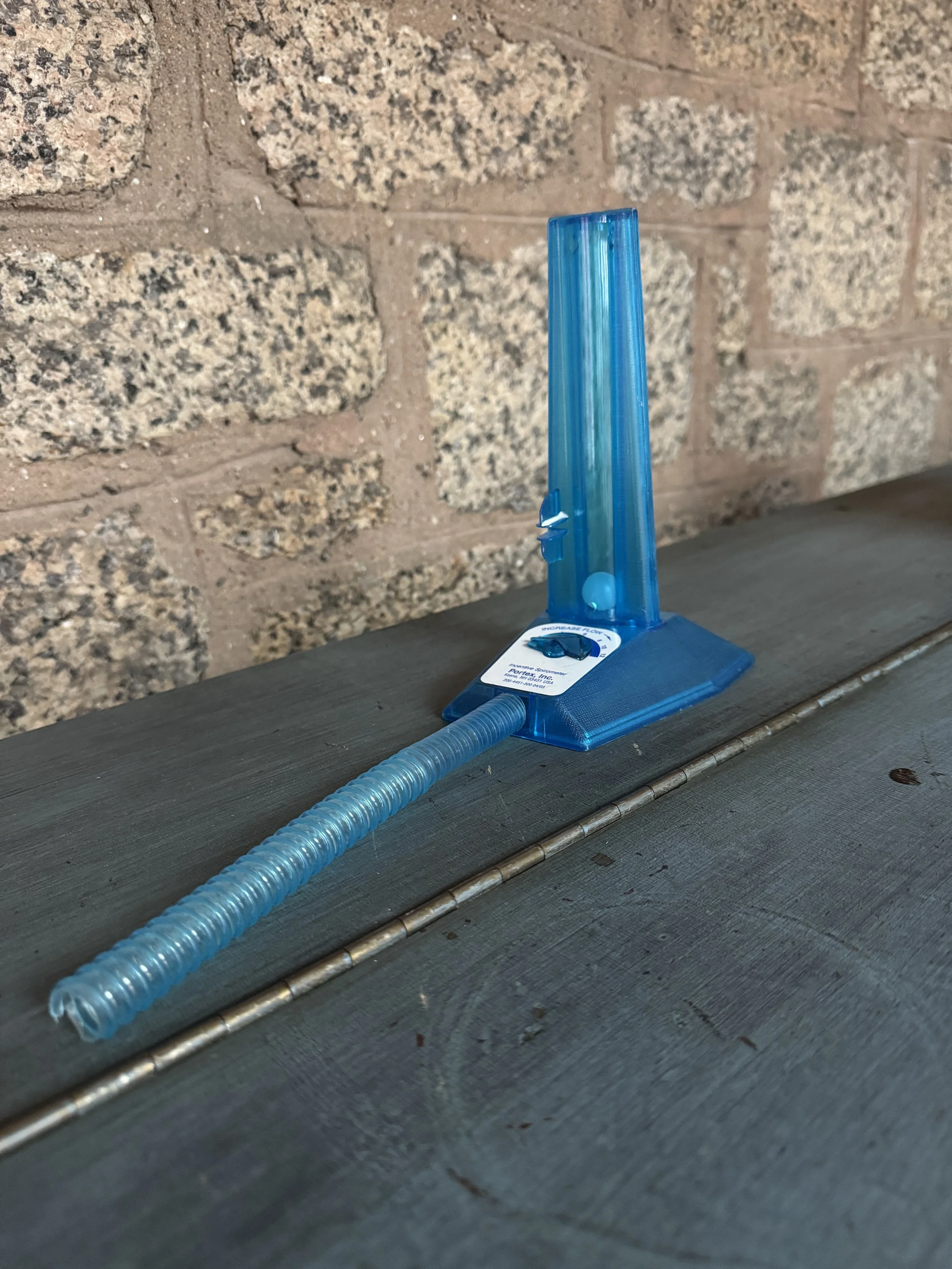 Incentive Spirometer device for measuring and improving breathing capacity